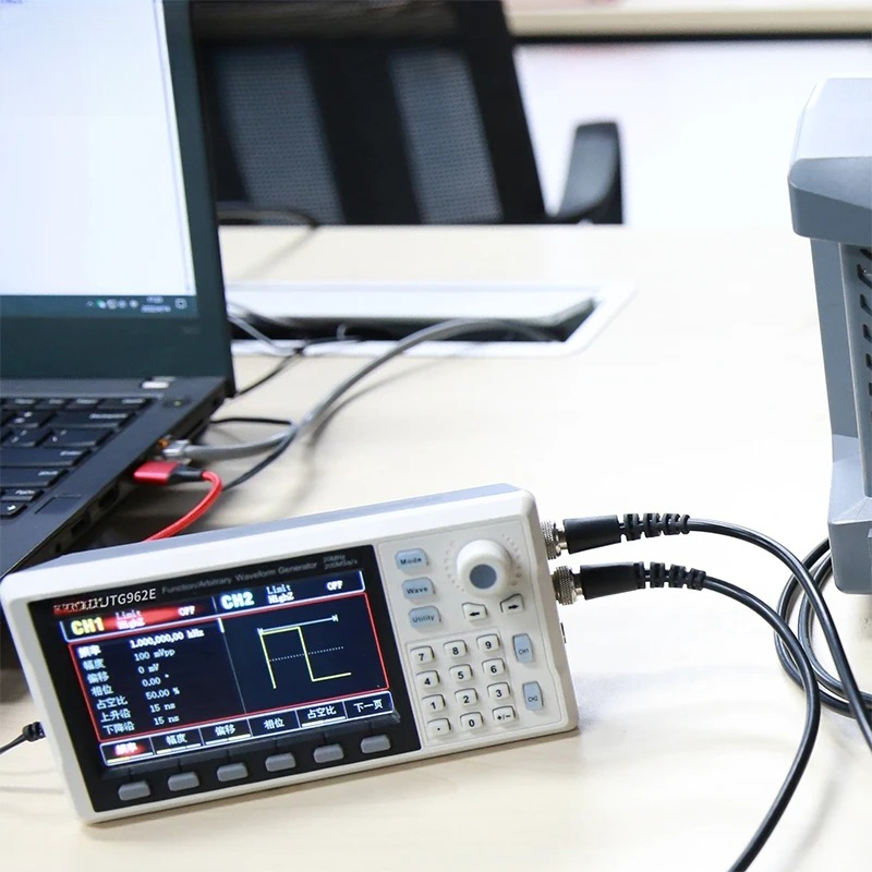 Function Signal Generator UTG9 - огляд і ціна Function Arbitrary Waveform Generator